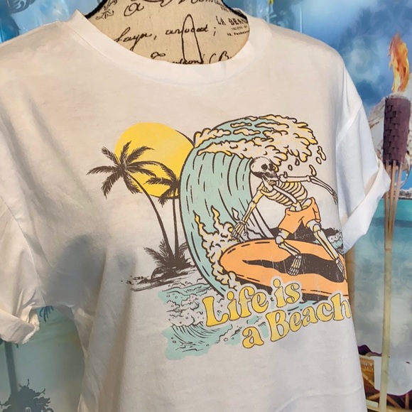 π NWT! Life Is A Beach Skeleton Surfer Half Shirt - Picture 4 of 7